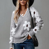 Даниела - Елегантен пуловер с V-образно деколте и цветя