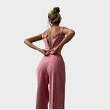 Каролина – Мощен Триделен Костюм