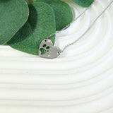 Сребърно колие с форма на сърце и лапа с висящ елемент