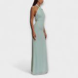 Дълга рокля с връзки около врата и сатенена текстура