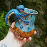 Ръчно изработена чаша с мотив на октопод