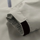 Касакo в смес от полиестер - фиксирана качулка и регулируем подгъв