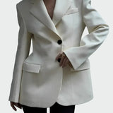 Сако с Впечатляваща Линия и Бутон